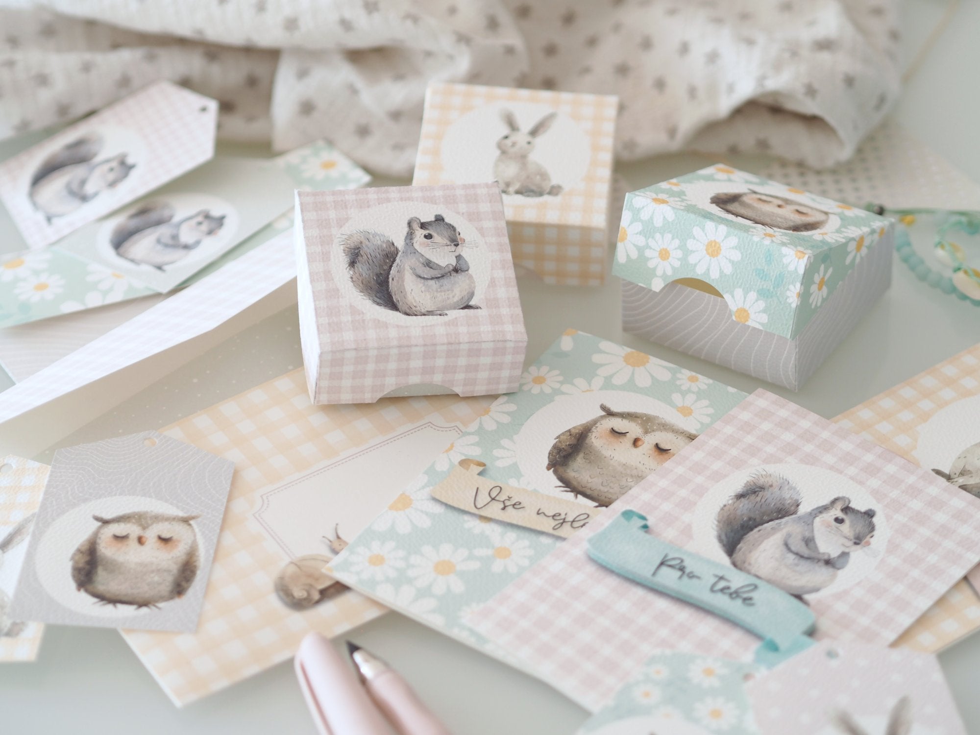 Sada na oslavu Lesní přátelé – vše v jemných pastelových barvách.