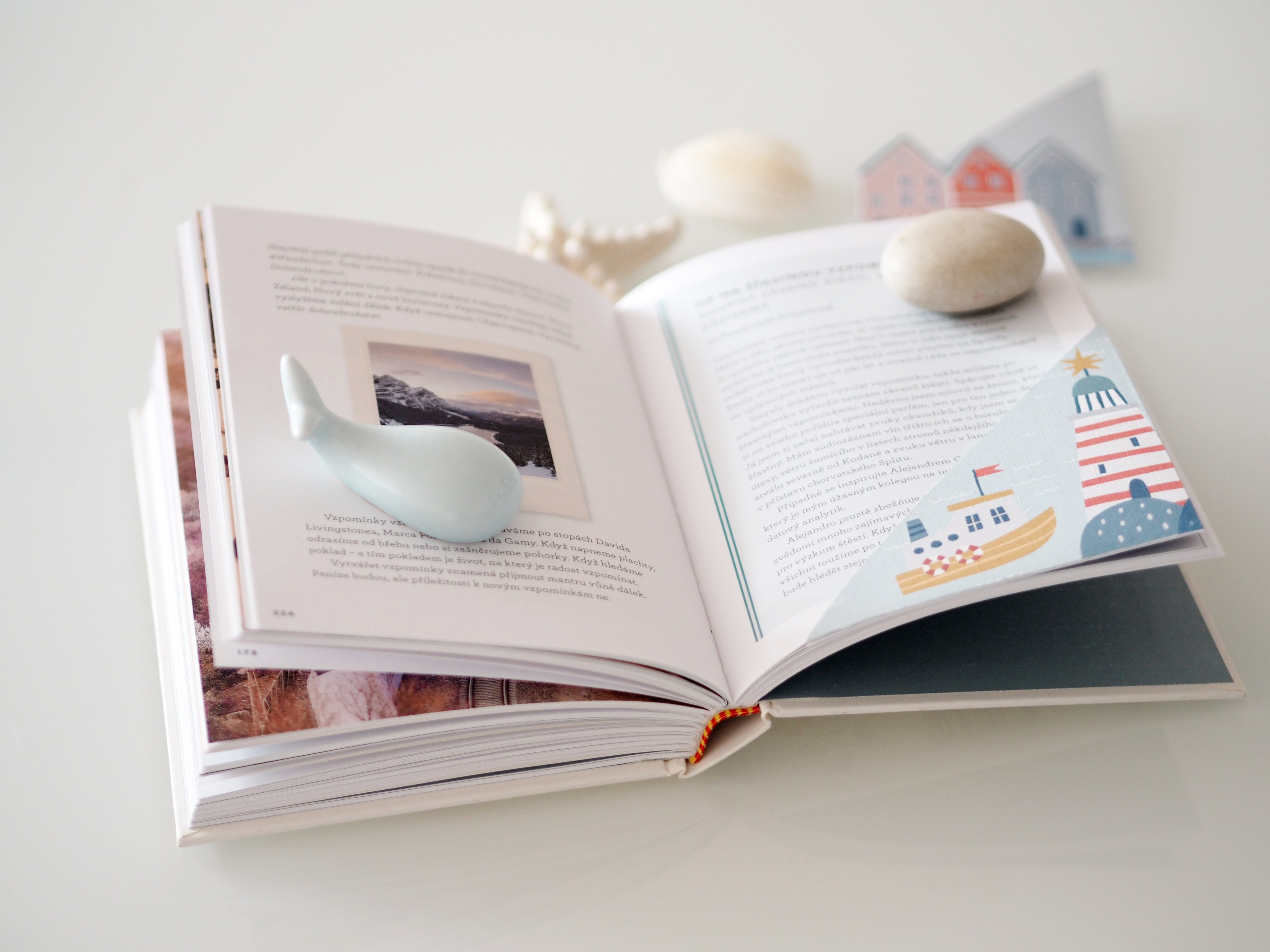 Hotové záložky z papíru s domečky – letní dekorace do knihy