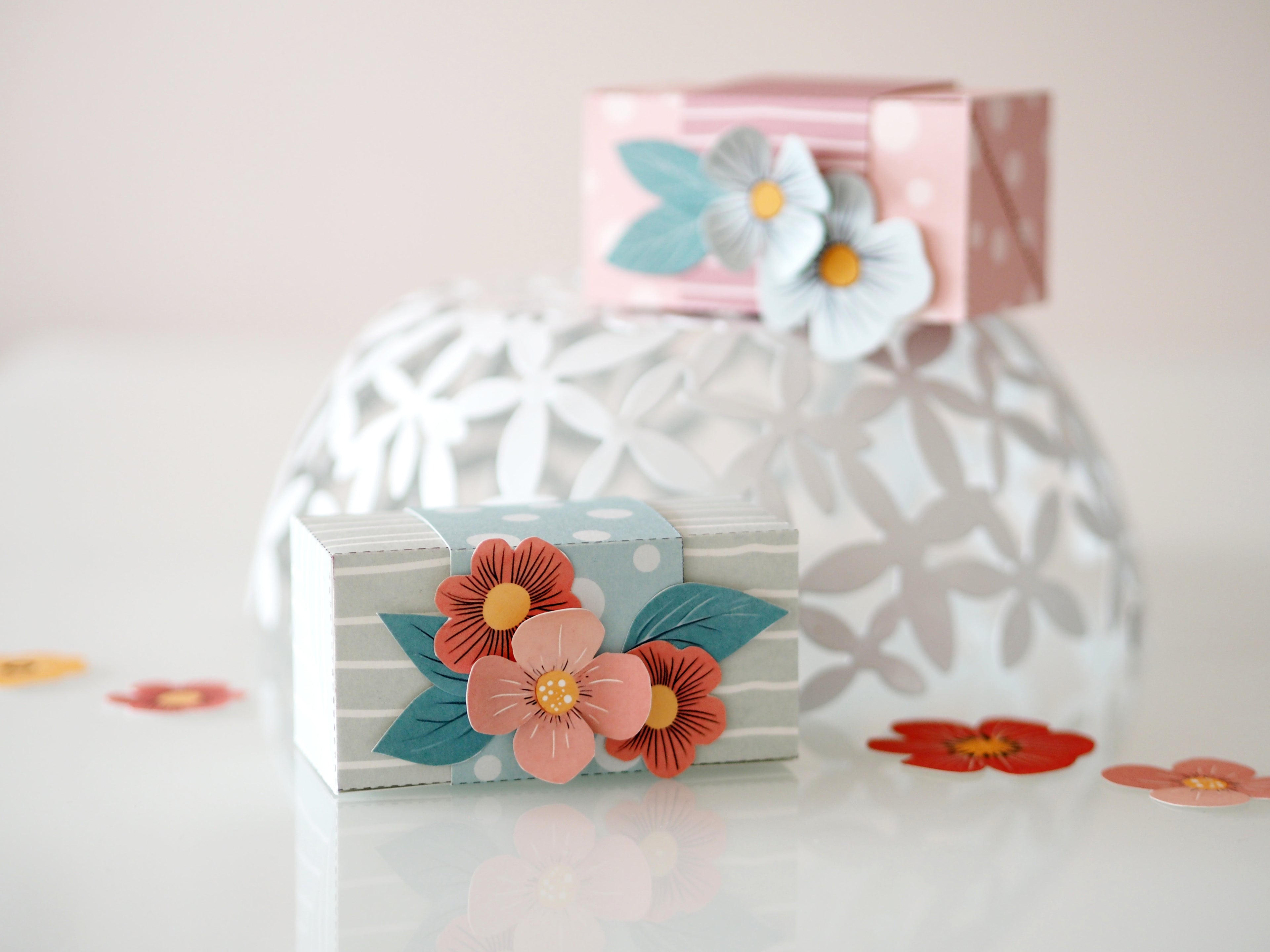 Tvoření s dětmi – krabička s manžetou krok za krokem z papíru