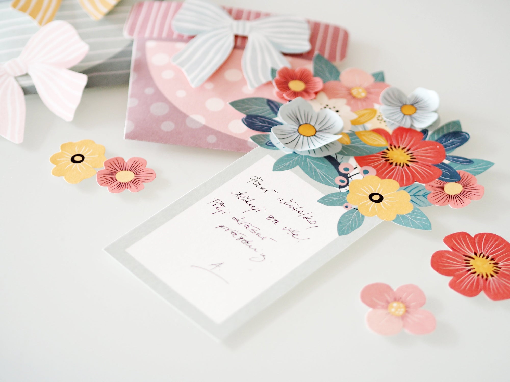 Návod krok za krokem – přání ve tvaru květináče ke stažení v PDF