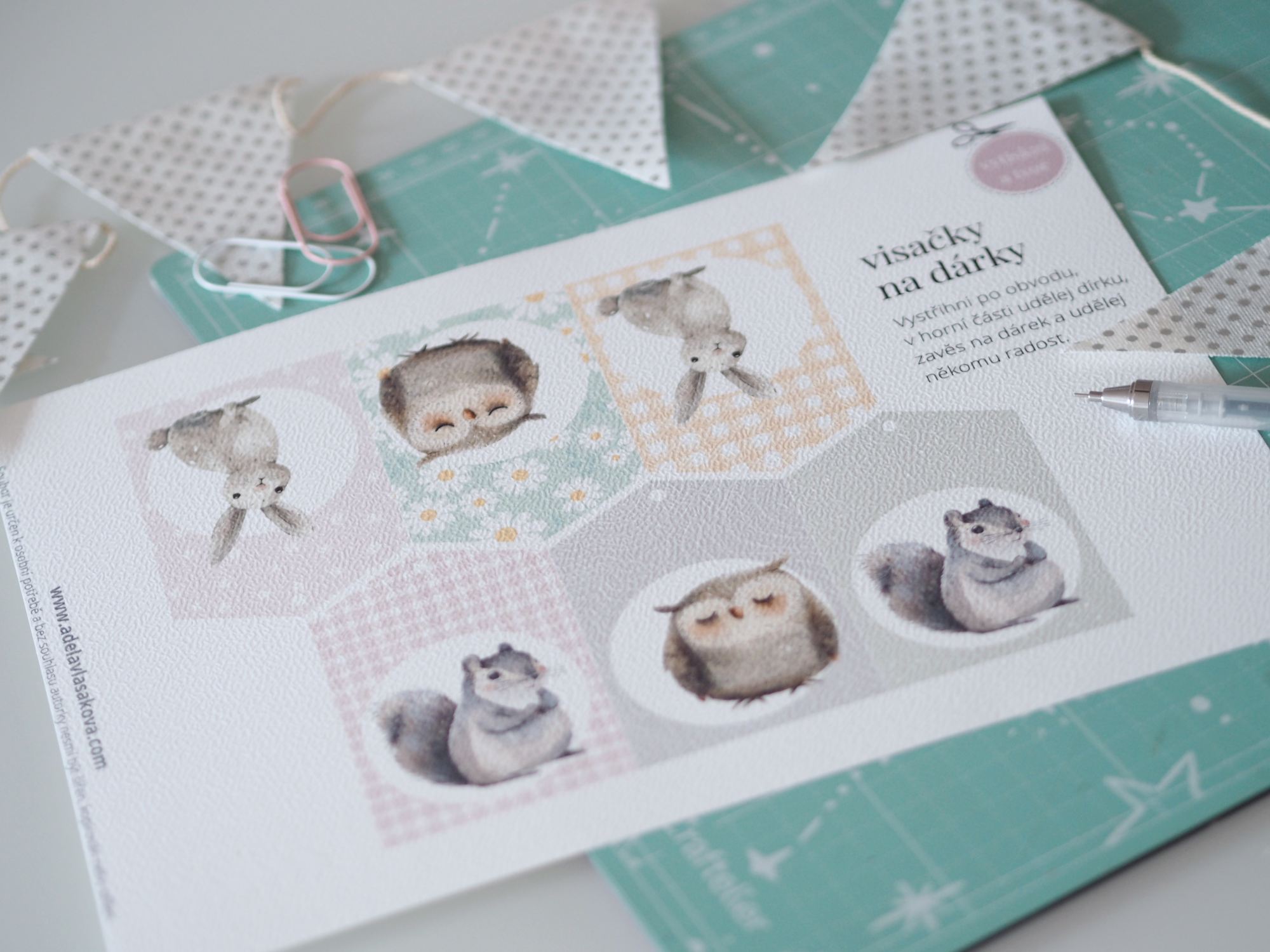 Lesní přátelé – holčičí visačky k vytištění a vystřižení.