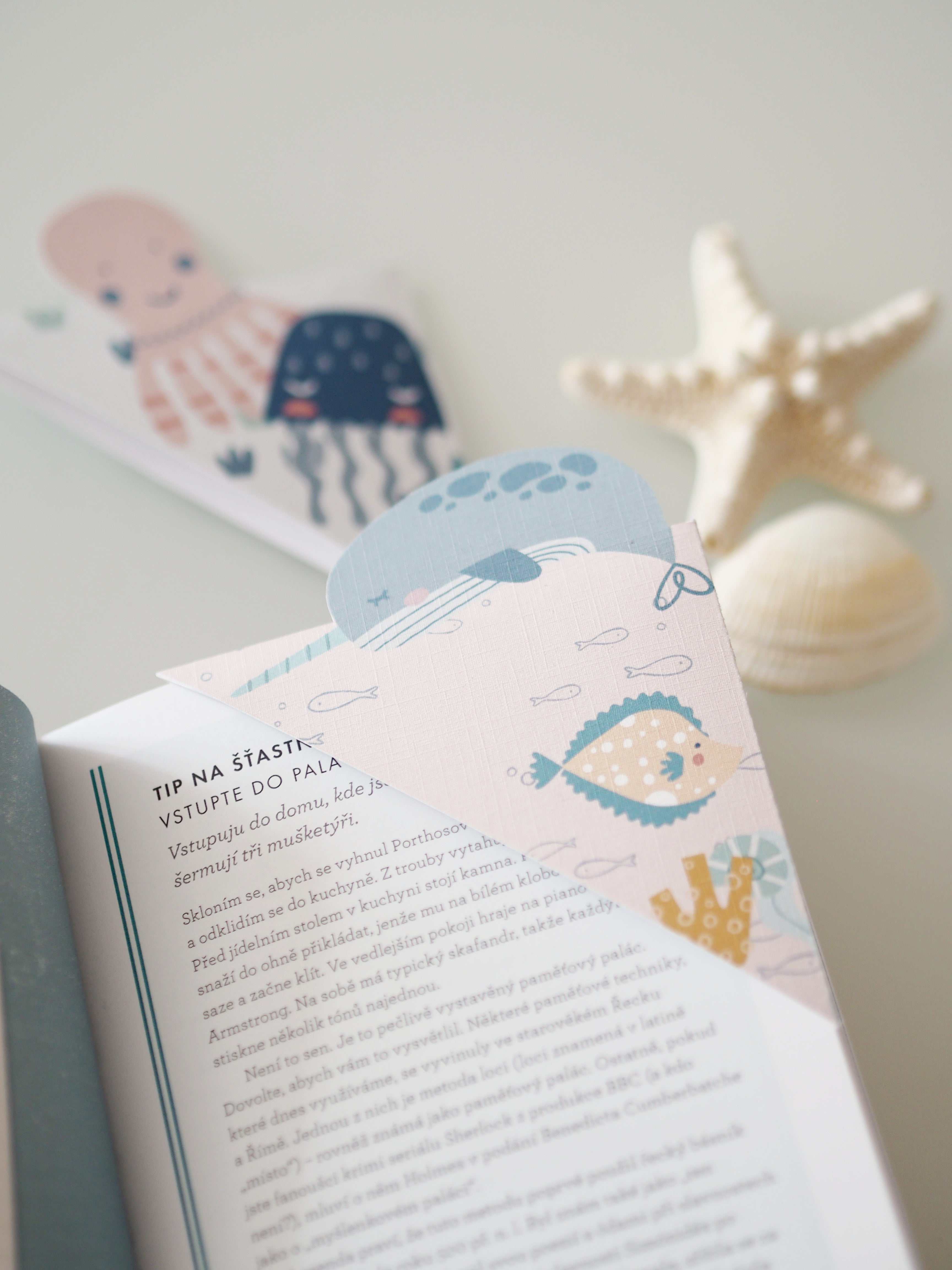 Záložka do knihy s rybou – kreativní papírový projekt k tisku